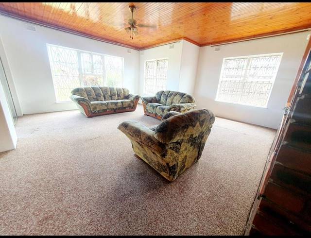 4 BEDROOM HOUSE FOR SALE IN CRAIGIEBURN